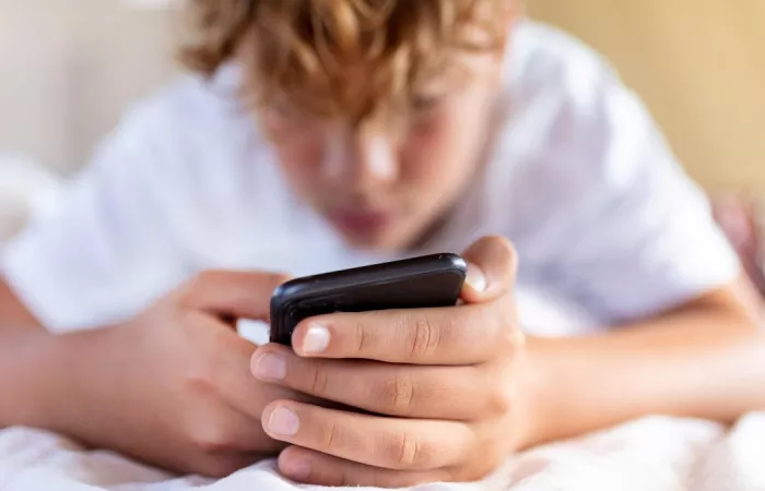 Meta introduce AI Insights per monitorare le domande dei figli alle AI