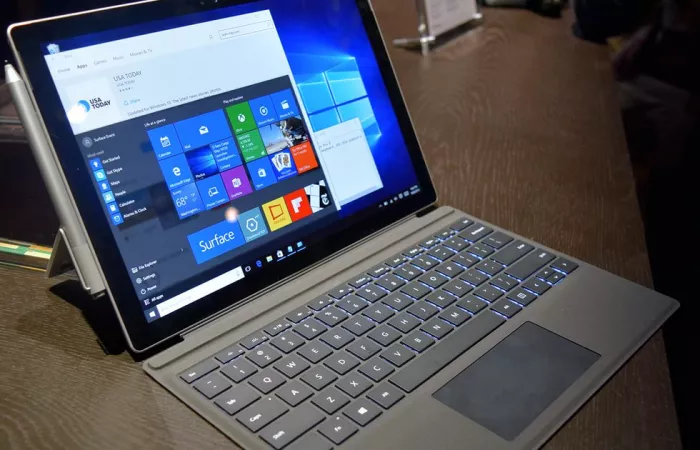 Microsoft aumenta i prezzi dei laptop Surface: rincari fino a 500 dollari