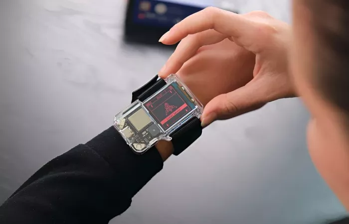 NASA Artemis Watch 2.0, smartwatch open-source dal design rétro-futuristico