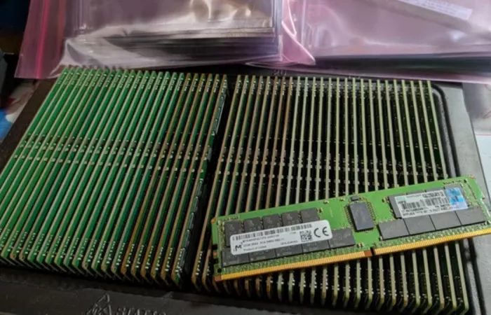 72 moduli RAM server recuperati dall’e-waste valgono una fortuna