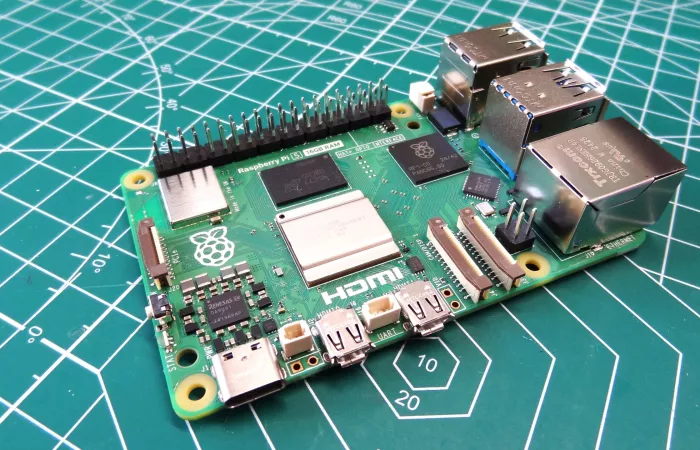 Aumenti record per Raspberry Pi 500+: prezzi vicini al Mac Mini