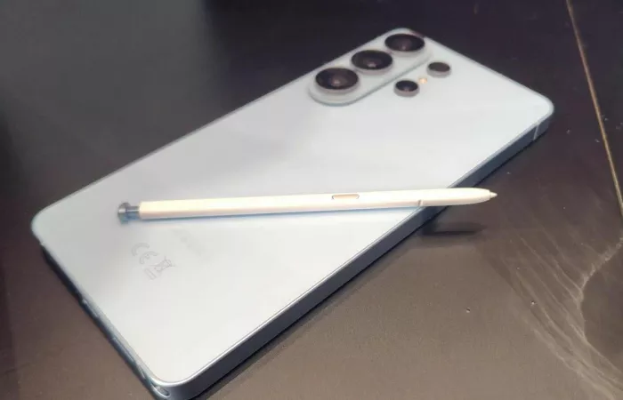 Samsung Galaxy S26 Ultra: innovazione hardware ma compromessi nell’esperienza