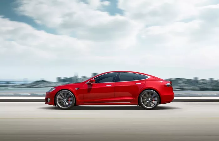 Tesla impone restrizioni sulla rivendita delle Signature Edition