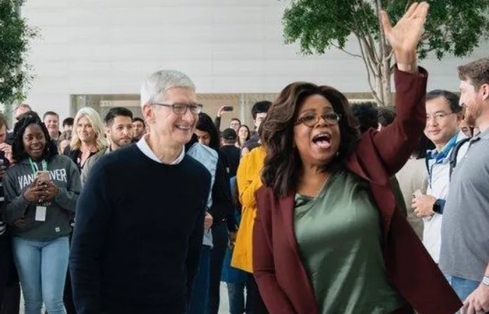 Tim Cook trasforma Apple in un simbolo di status globale