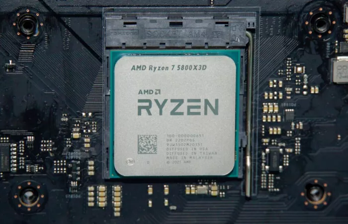 AMD rilancia Ryzen 7 5800X3D in versione 10th Anniversary per AM4