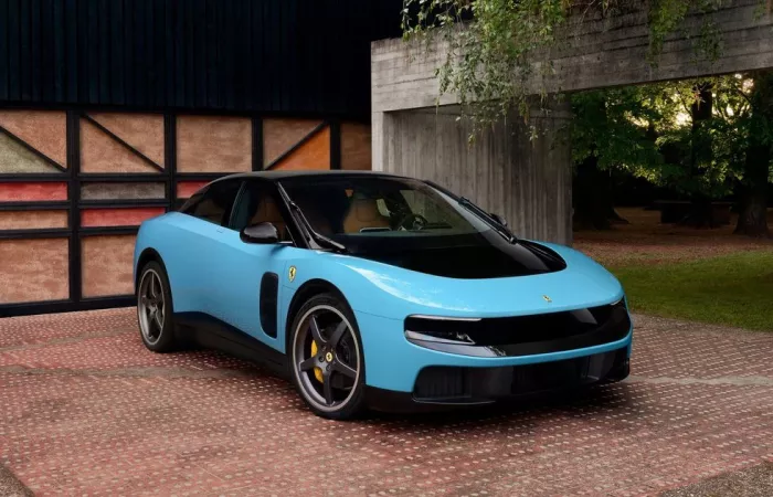 Ferrari Luce: il cruscotto OLED firmato Samsung rivoluziona l’abitacolo