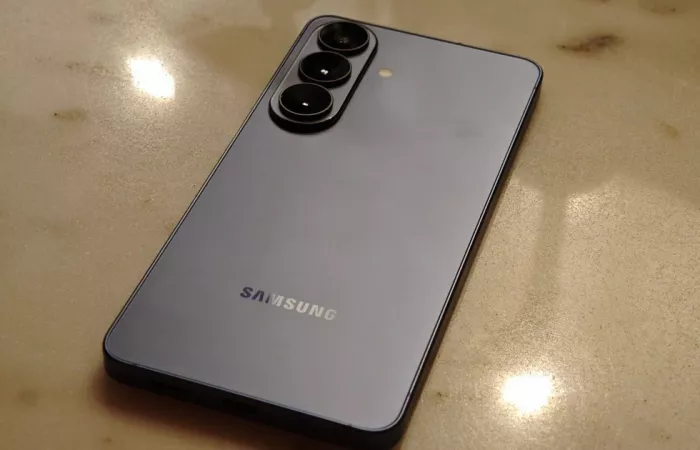 Galaxy S26, la gestione automatica della batteria convince gli utenti