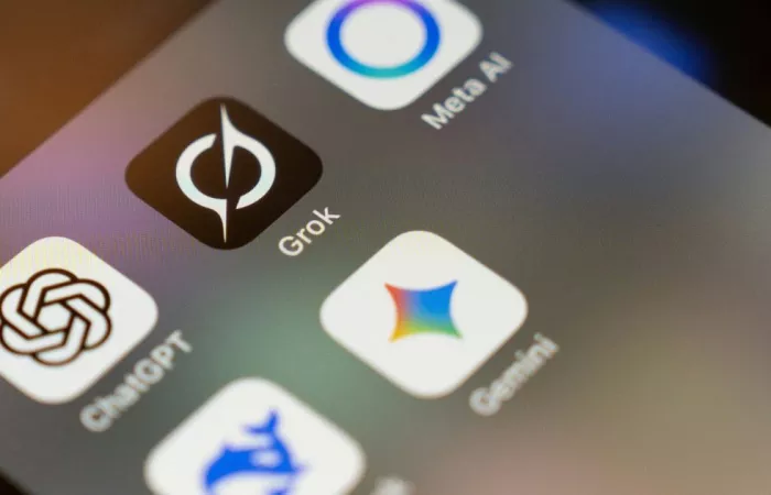 Grok arriva su Apple CarPlay: AI conversazionale al volante