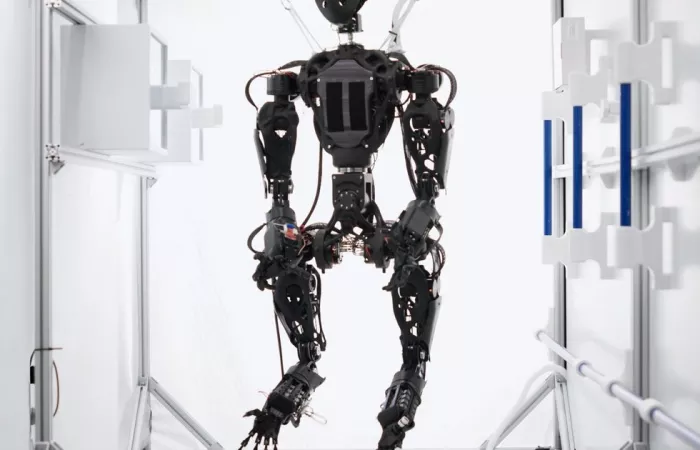 Helios, il robot a quattro braccia pensato per le stazioni spaziali