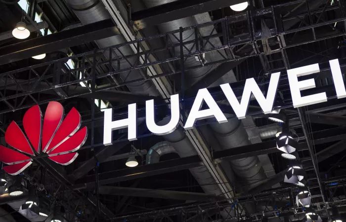Huawei presenta LogicFolding: chip avanzati senza EUV e nuova legge Tau