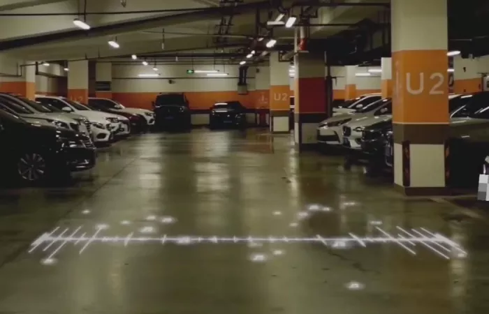 Huawei presenta fari auto che proiettano film con la tecnologia XPixel