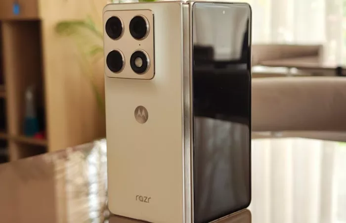 Motorola Razr Fold: debutto convincente tra i foldable book-style