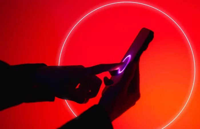Prezzo e batteria restano le vere priorità per chi cambia smartphone