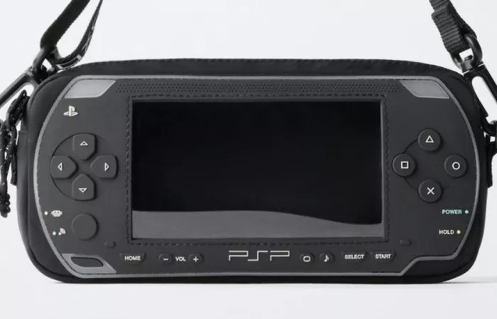Zara lancia una crossbody bag ispirata alla PSP di Sony