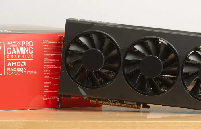 AMD Radeon RX 9070 GRE debutta a livello globale: prestazioni solide ma prezzo poco competitivo