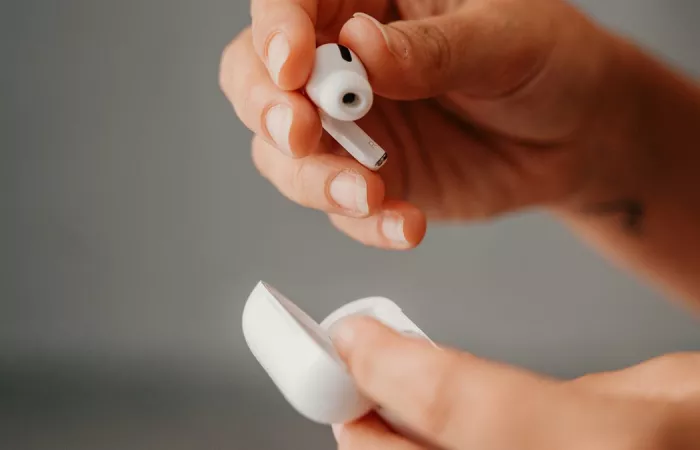 Apple prepara AirPods con fotocamera e funzioni AI entro il 2027