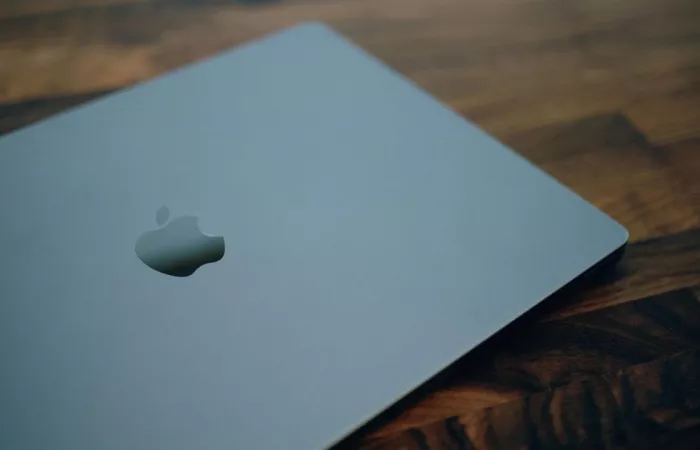 Apple prepara MacBook Ultra con display OLED inedito e due formati