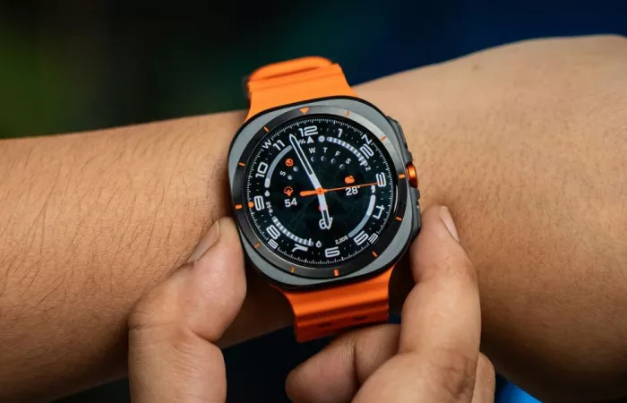 Galaxy Watch Ultra 2: display OLED fino a 5.000 nit e batteria potenziata