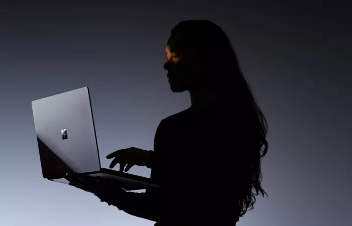 Microsoft presenta Surface Laptop Ultra: il primo vero rivale di MacBook Pro