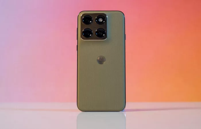 Motorola Edge 2026: design leggero e fotocamera telephoto in primo piano