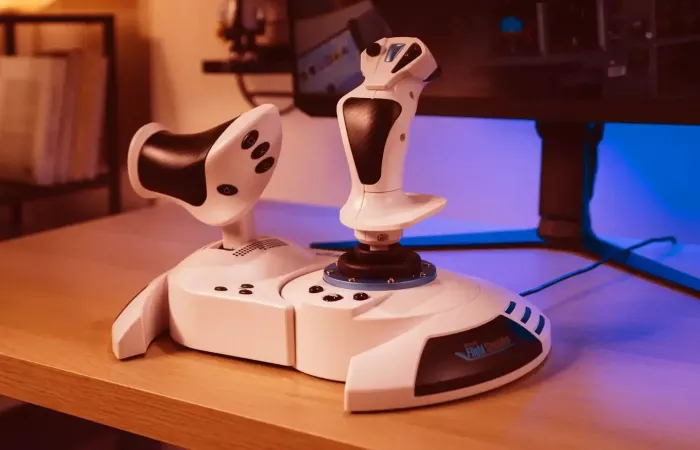 Thrustmaster lancia il nuovo T.Flight Hotas 5 per Microsoft Flight Simulator