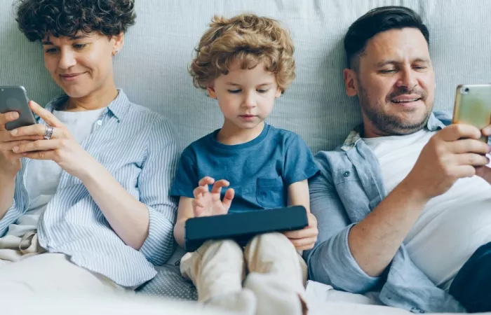 Il Regno Unito vuole vietare i social media agli under 16