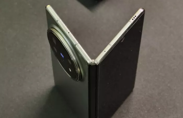 Vivo X Fold 6 punta sulla fotografia zoom con teleconverter ZEISS