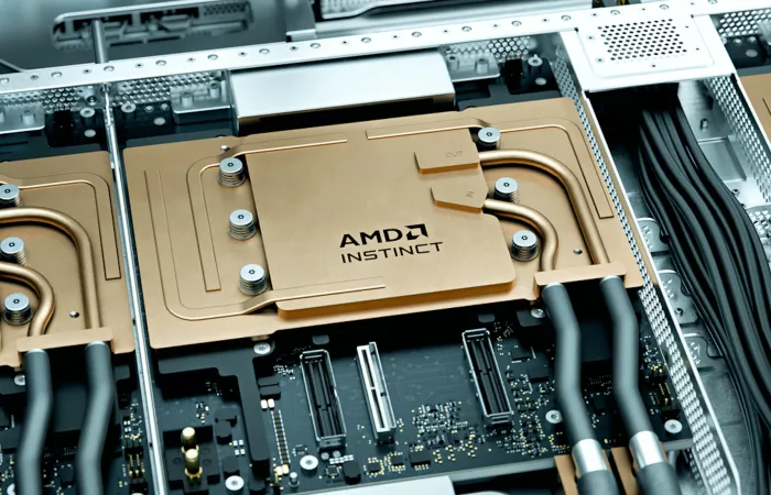 AMD presenta l'acceleratore AI Instinct MI455X e la nuova architettura Helios