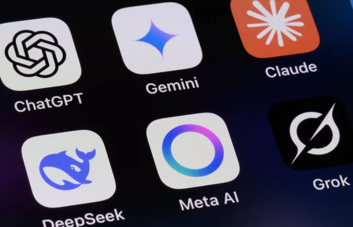 Nuova vulnerabilità CoT Forgery inganna i chatbot e svela informazioni vietate