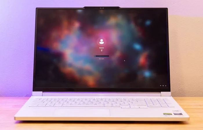 Lenovo Legion 7i Gen 10: design premium, ma performance sotto pressione