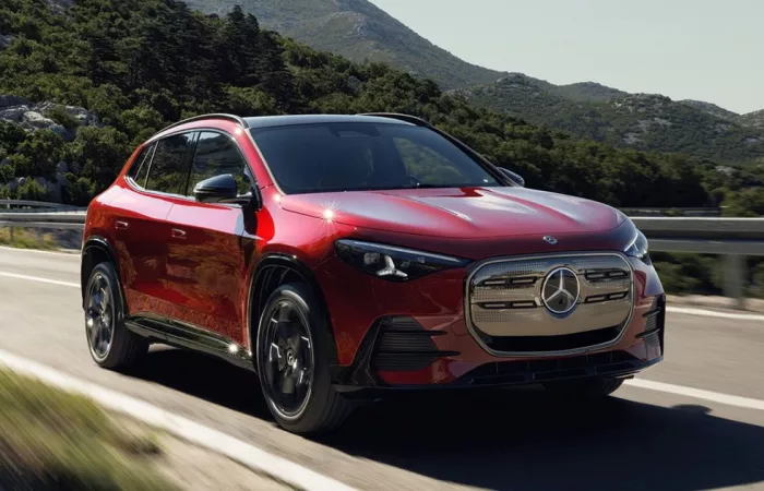 Mercedes-Benz presenta la nuova GLA 2028: elettrica e ibrida con tecnologie avanzate