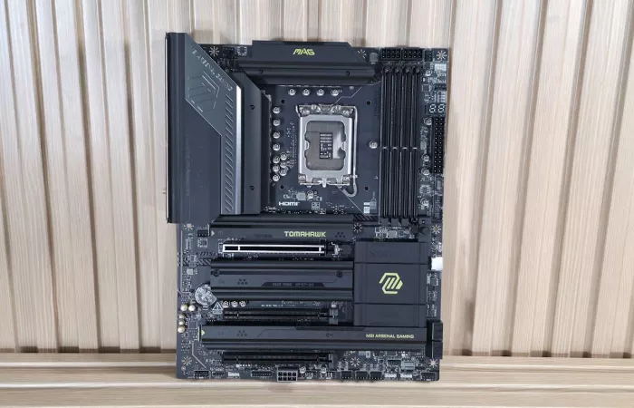 MSI MAG Z890 Tomahawk Wi-Fi II: meno connettività, stessa solidità