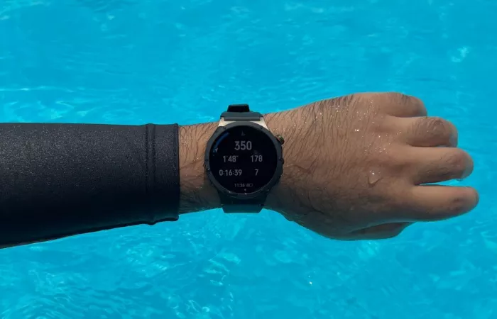 Oppo Watch X3: monitoraggio avanzato per il nuoto in piscina