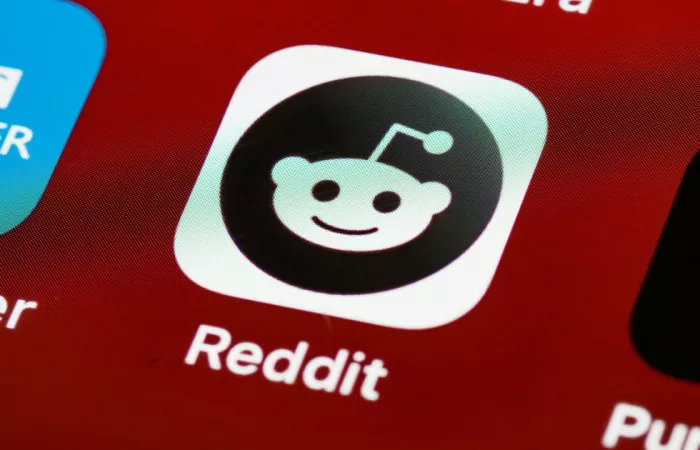 Reddit utilizza l'AI per contrastare le campagne di marketing camuffate da opinioni