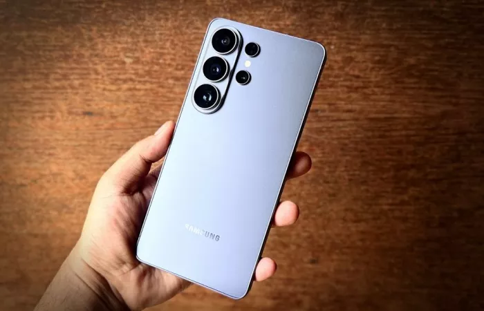 Samsung Galaxy S27 Pro e Ultra: la selfie camera si rinnova