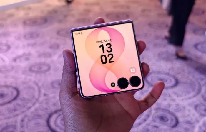 Samsung Galaxy Z Flip 8: design più sottile e nuove funzioni AI