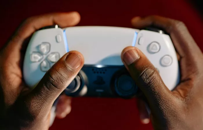 Sony brevetta un controller modulare con touchscreen rimovibile
