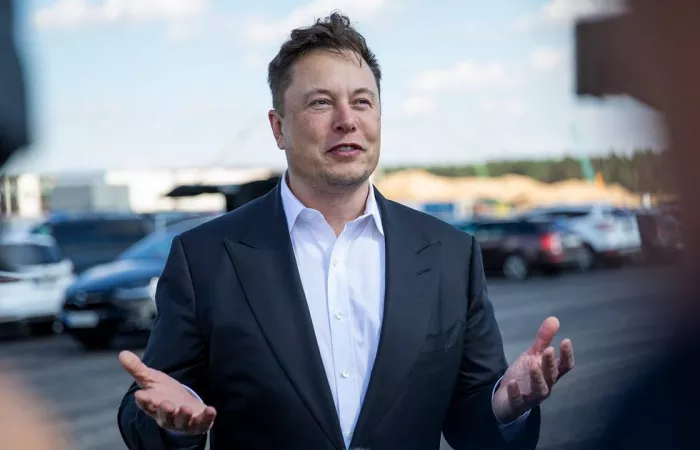 SpaceX lavora su un dispositivo AI più sottile di iPhone