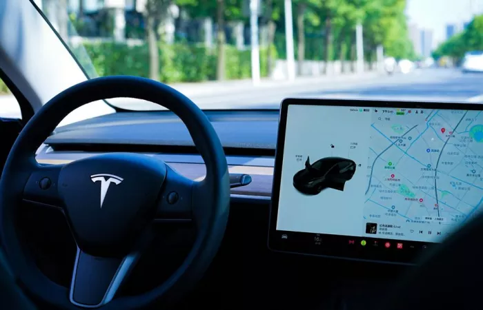 Tesla aggiorna Grok e introduce navigazione personalizzata con il Summer Update 2026