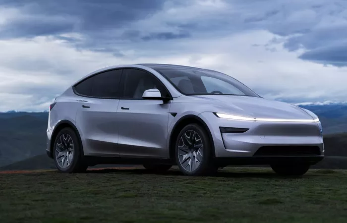 Tesla presenta Model Y Long Wheelbase a sei posti negli Stati Uniti