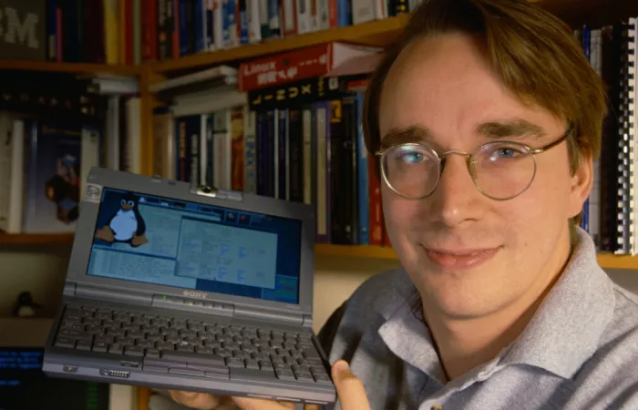 Torvalds difende l'uso dell'intelligenza artificiale nello sviluppo del kernel Linux