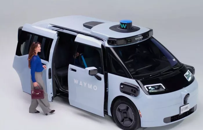 Waymo trasforma il robotaxi: arriva Gemini, l’assistente AI a bordo