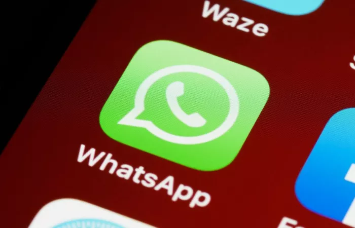 WhatsApp porta il redesign Liquid Glass su Mac