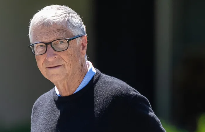Bill Gates propone lavori riservati all’uomo e tasse su AI e robot