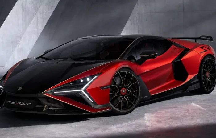 Lamborghini Revuelto SV: più potenza e modalità Pilota per la supercar ibrida