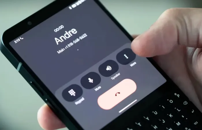 Minimal Phone 2 adotta display AMOLED e 5G senza rinunciare al fascino retrò