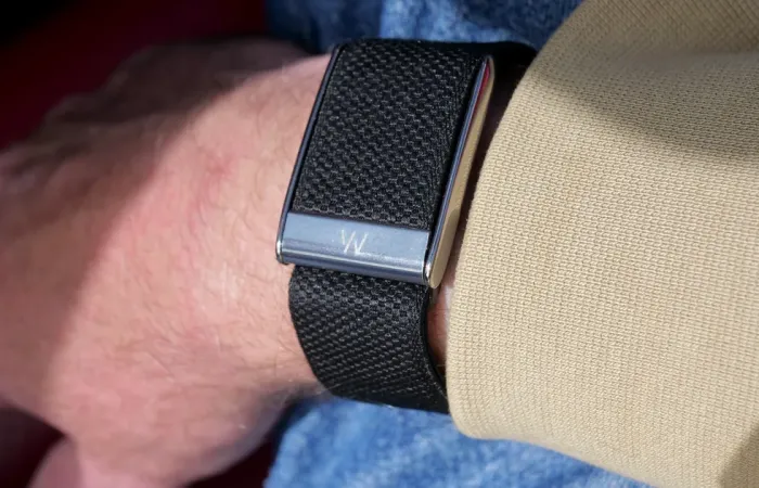 Apple prepara una fitness band senza schermo per sfidare Whoop e Fitbit