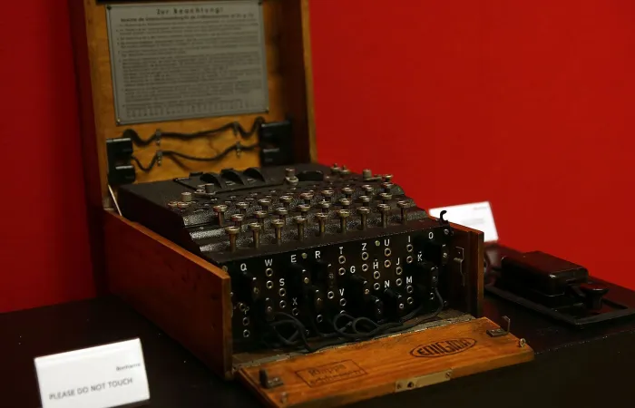 ChatGPT-6 Astra decifra un messaggio Enigma del 1941 in due giorni
