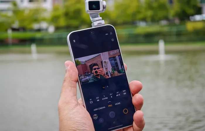 HONOR Robot Phone rivoluziona la fotografia mobile con gimbal robotico integrato