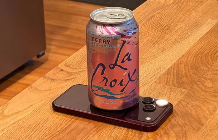 Raffreddamento estremo per iPhone 18 Pro: +25% di performance con una lattina di acqua frizzante